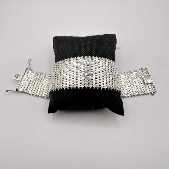 Unbelievable solid Sterling silver mesh like bracelet! - Picture 1 of 12